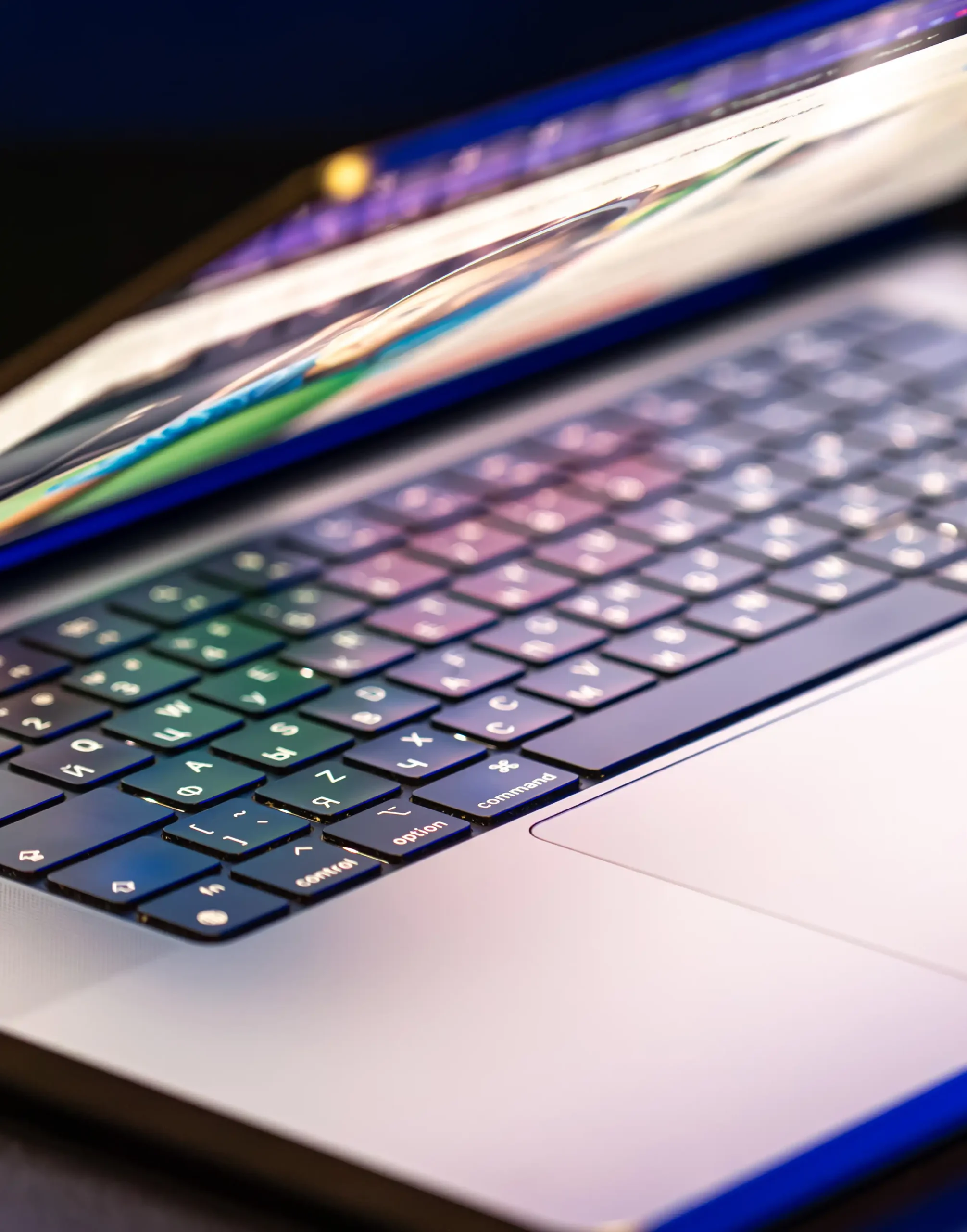 http://Laptop%20with%20color%20screen